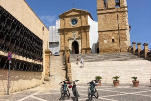 Passeio de E-Bike e comida de rua no centro histórico de Agrigento