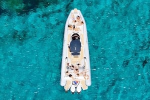 Esperienza in barca alle Egadi: Favignana e Levanzo da Trapani