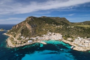 Esperienza in barca alle Egadi: Favignana e Levanzo da Trapani