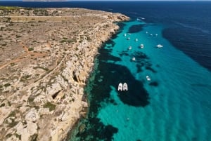 Esperienza in barca alle Egadi: Favignana e Levanzo da Trapani