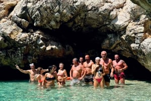 Esperienza in barca alle Egadi: Favignana e Levanzo da Trapani