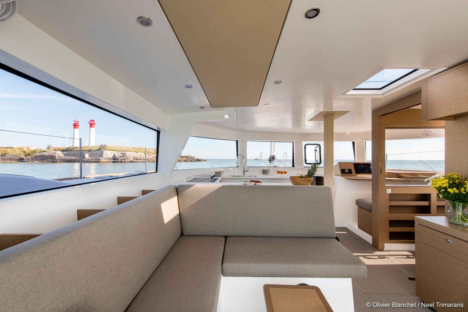 Эгадские острова: чартер роскошного тримарана с шеф-поваром и свежими морепродуктами на борту