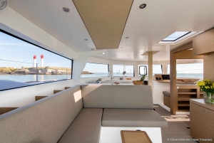 Эгадские острова: чартер роскошного тримарана с шеф-поваром и свежими морепродуктами на борту