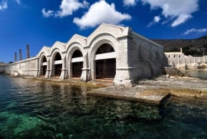 From Trapani: Egadi Islands Boat Tour to Favignana and Levanzo with Lunch