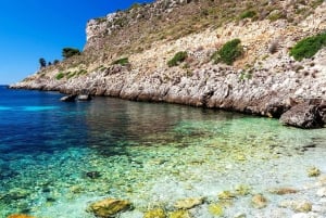 From Trapani: Egadi Islands Boat Tour to Favignana and Levanzo with Lunch