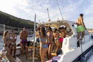 From Trapani: Egadi Islands Boat Tour to Favignana and Levanzo with Lunch