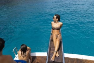 From Trapani: Egadi Islands Boat Tour to Favignana and Levanzo with Lunch