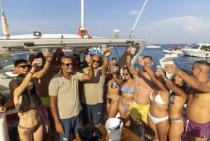 From Trapani: Egadi Islands Boat Tour to Favignana and Levanzo with Lunch