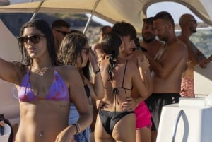 From Trapani: Egadi Islands Boat Tour to Favignana and Levanzo with Lunch