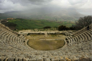 パレルモ発エリチェとセジェスタの多言語ツアー