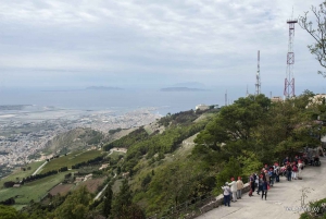 Erice Day Trip with Lunch experience with family