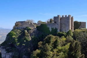Erice Day Trip with Lunch experience with family