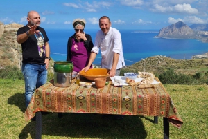 Erice Day Trip with Lunch experience with family