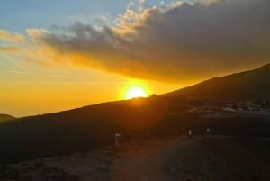 Catania: senderismo al atardecer en el Etna con cata de vinos