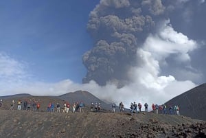 Excursão ao Etna para as crateras do cume 3345m