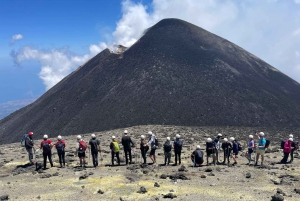 Excursão ao Etna para as crateras do cume 3345m