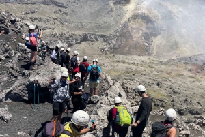 Excursão ao Etna para as crateras do cume 3345m