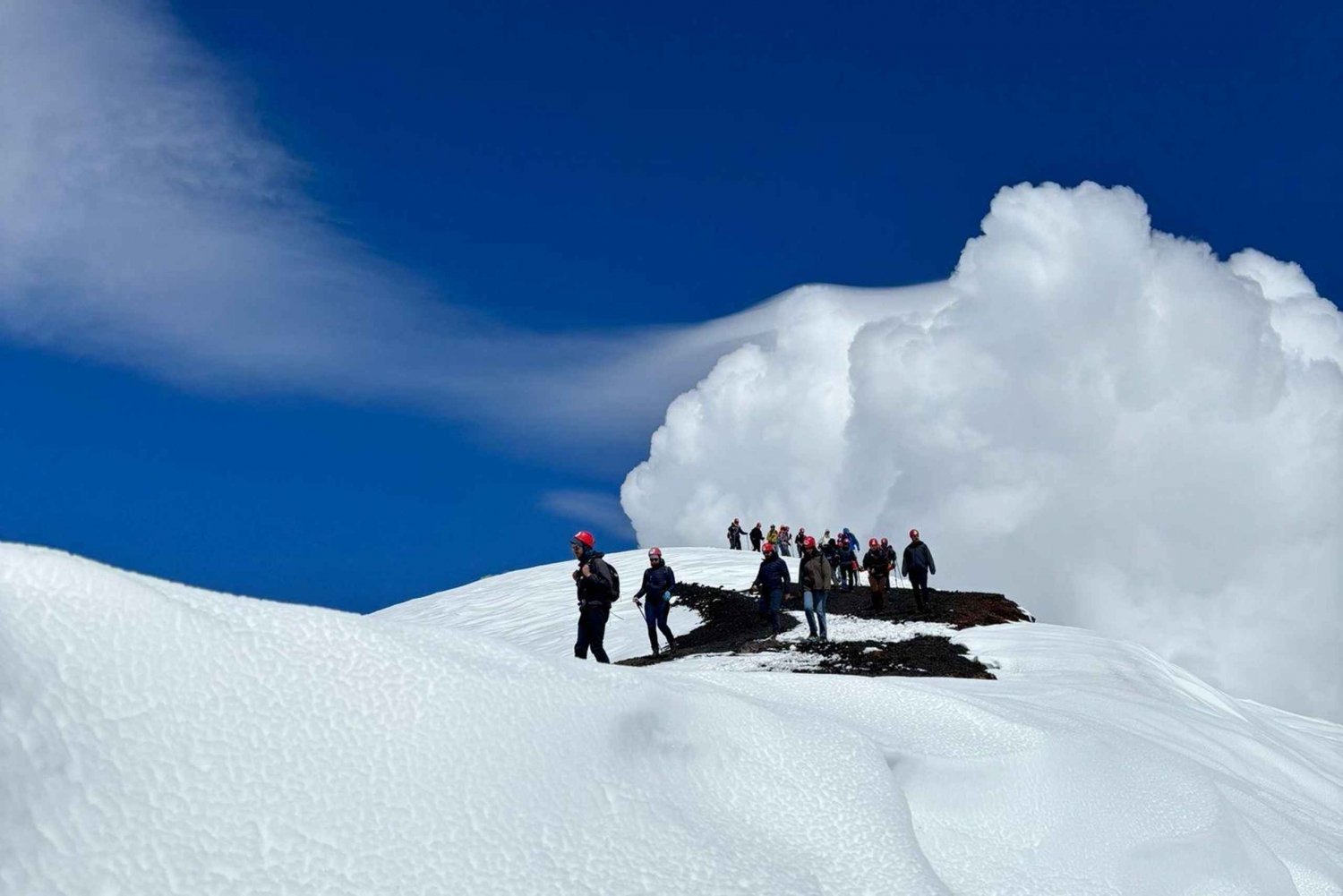 Monte Etna com recolha e entrega em Catânia: 3000 metros com teleférico e jipe