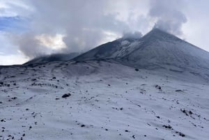 Monte Etna com recolha e entrega em Catânia: 3000 metros com teleférico e jipe