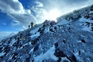 Monte Etna com recolha e entrega em Catânia: 3000 metros com teleférico e jipe