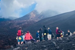 Etna: Guidet fottur i toppområdet fra taubanestasjonen