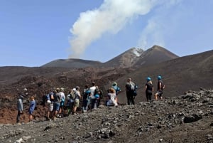Etna: Caminhada guiada na área do cume com passeio de teleférico