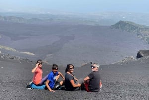 Etna: Caminhada guiada na área do cume com passeio de teleférico