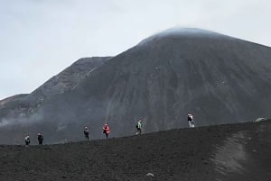 Etna: Caminhada guiada na área do cume com passeio de teleférico