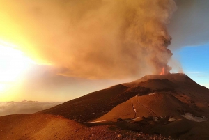 Etna: Sunset 4x4 Coach Tour to the Top of Etna