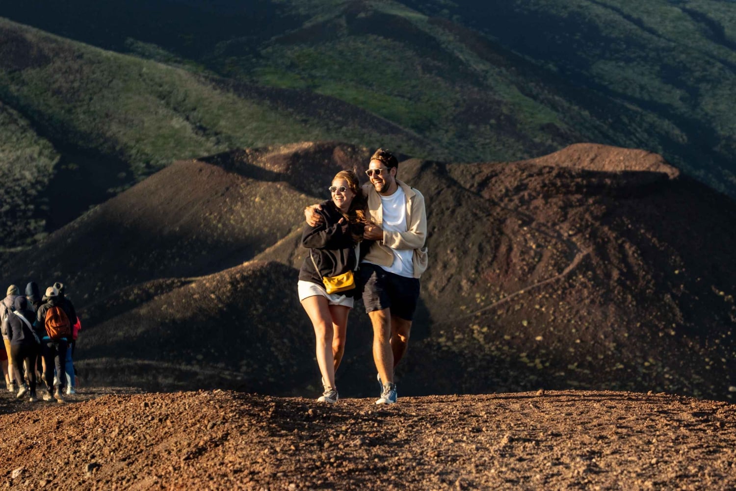Excursion à l'Etna au coucher du soleil : randonnée, grotte et dégustation