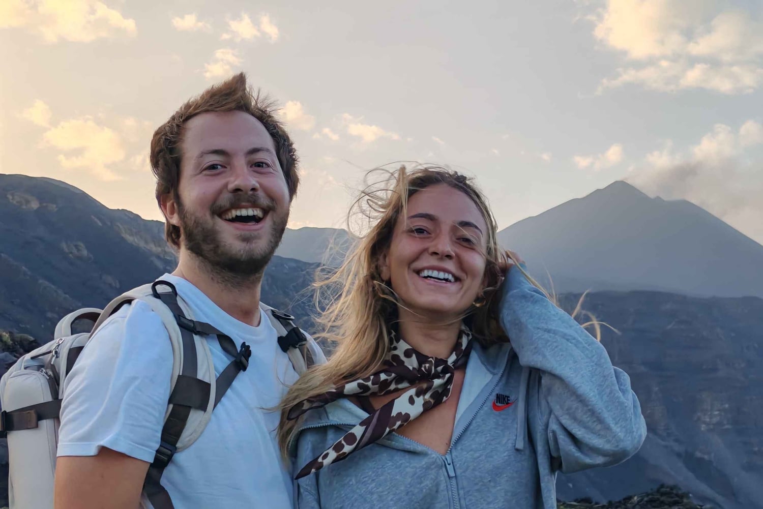 Excursion à l'Etna au coucher du soleil : randonnée, grotte et dégustation