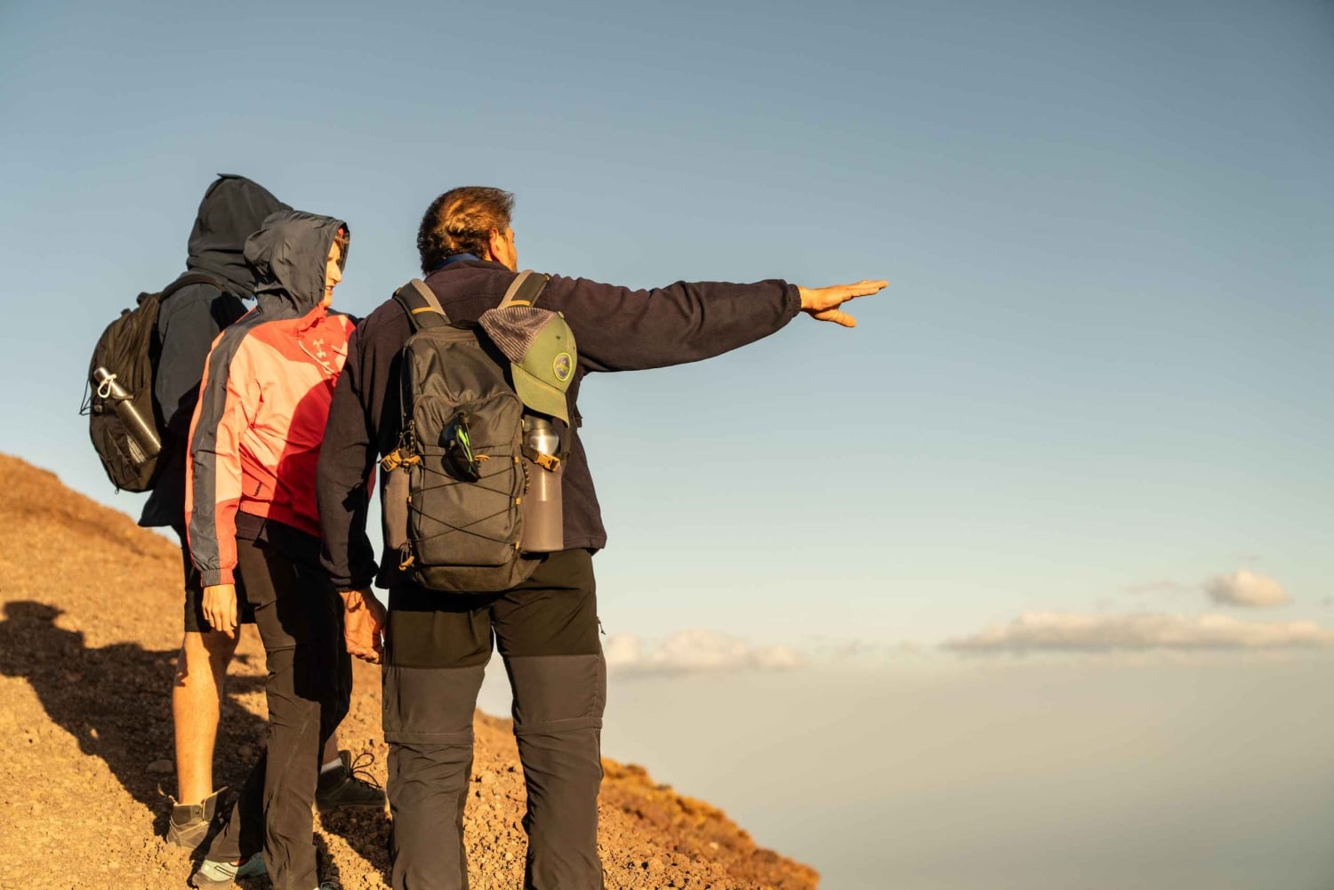 Excursion à l'Etna au coucher du soleil : randonnée, grotte et dégustation