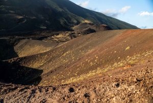 Excursion à l'Etna au coucher du soleil : randonnée, grotte et dégustation