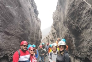 Etna trekking på 3000 meter med linbana, guide och taxitjänst som kan bokas