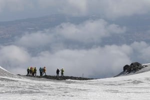 Etna trekking på 3000 meter med linbana, guide och taxitjänst som kan bokas
