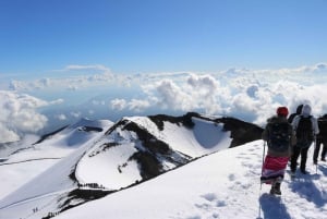 Etna trekking på 3000 meter med linbana, guide och taxitjänst som kan bokas