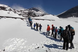 Etna trekking på 3000 meter med linbana, guide och taxitjänst som kan bokas