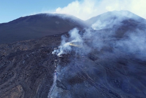 エトナ山：標高3340メートルの山頂火口へのトレッキング