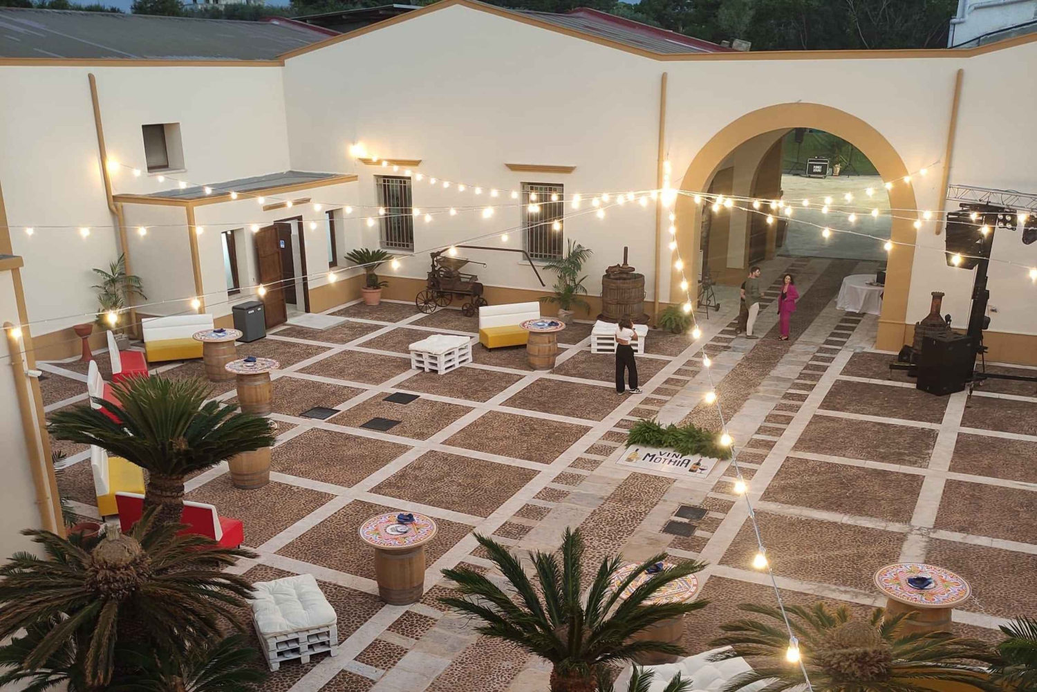 Вечерняя экскурсия по историческому погребу и дегустация вин с сицилийской кухней