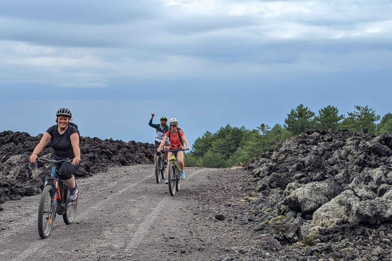 Explora o vulcão Etna com um guia especializado em e-bike