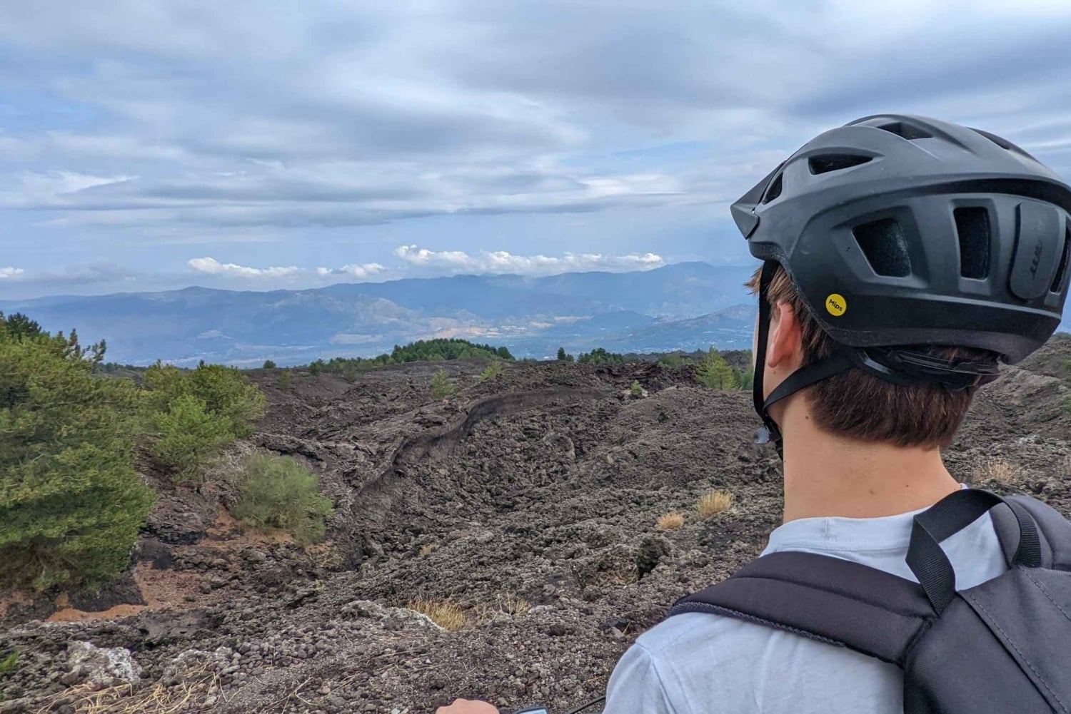 Explora o vulcão Etna com um guia especializado em e-bike