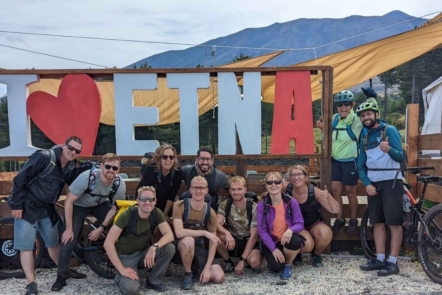 Explora o vulcão Etna com um guia especializado em e-bike