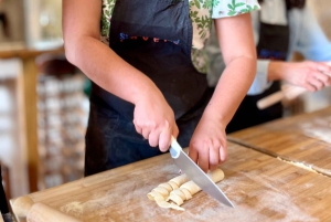 Kochkurs für frische Pasta und Fleisch in einer charmanten Villa in Cefalù