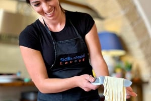 Kochkurs für frische Pasta und Fleisch in einer charmanten Villa in Cefalù