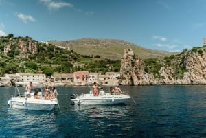 Von Castellammare del Golfo aus: Bootstour mit Aperitif