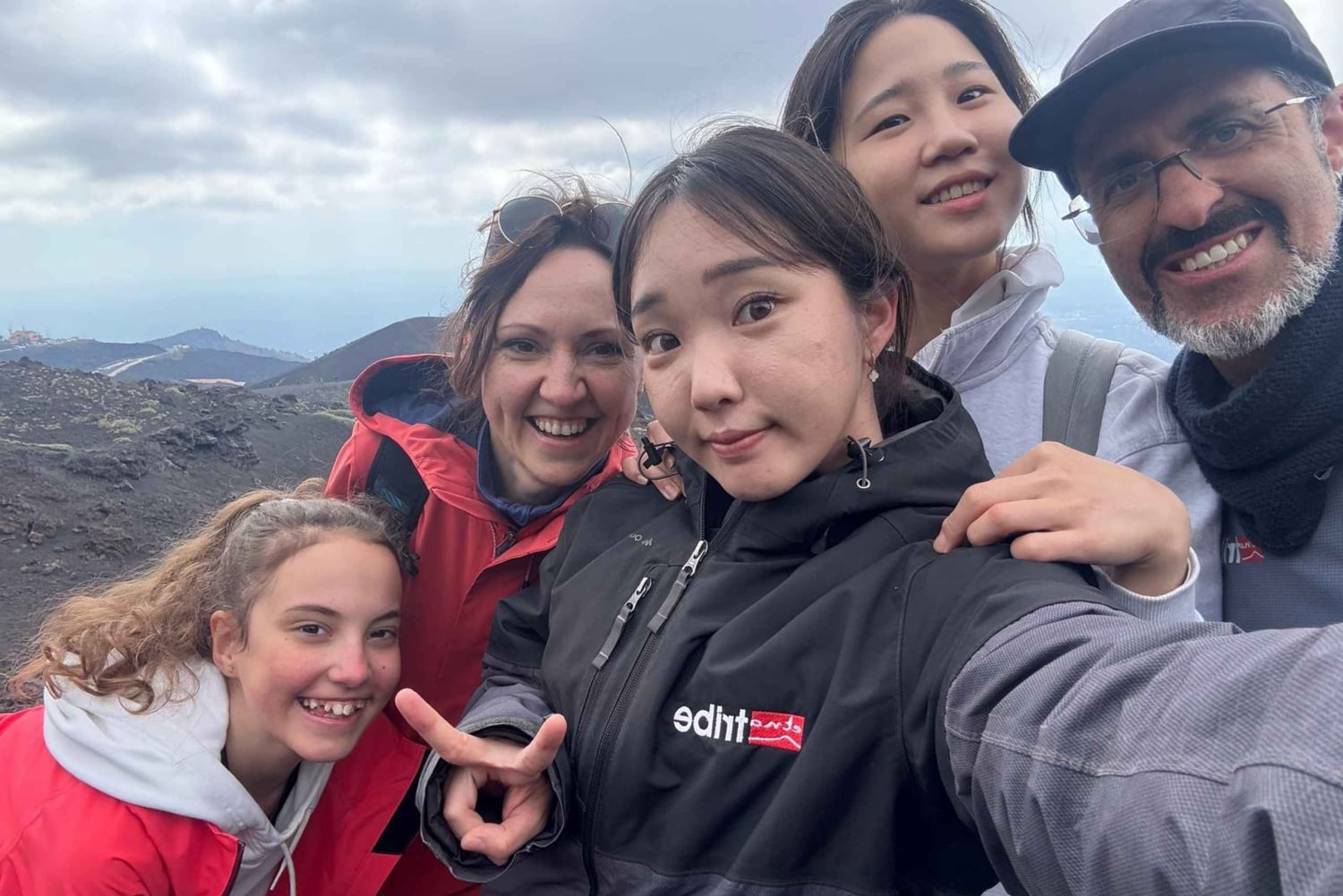 Depuis Catane : randonnée sur l'Etna, grotte de lave et dégustation