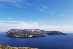 Desde Lipari: Excursión en barco a la isla de Vulcano