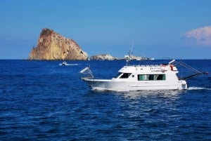 Da Lipari: gita in barca di un'intera giornata a Panarea e Stromboli