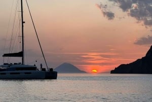 Из Липари: частная лодочная экскурсия с подводным плаванием среди вулканов, пузырьков и лавы