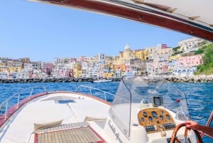 Desde Nápoles: traslado a Procida con tour en barco por la isla